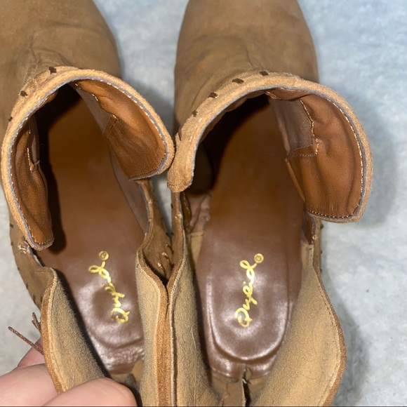 NWOT Camel colored booties - Picture 4 of 7